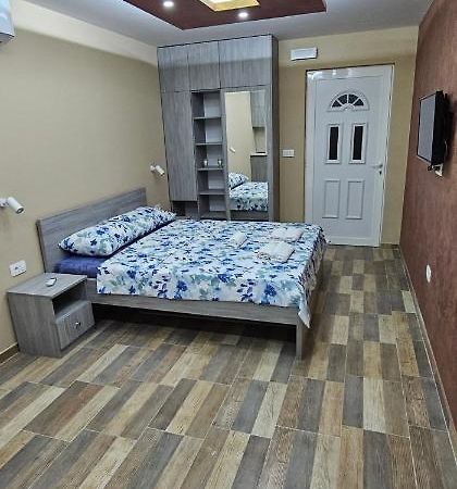 Ekonomic Apartmani Golubovci Exterior photo