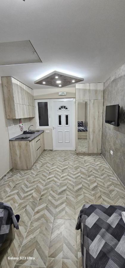 Ekonomic Apartmani Golubovci Exterior photo
